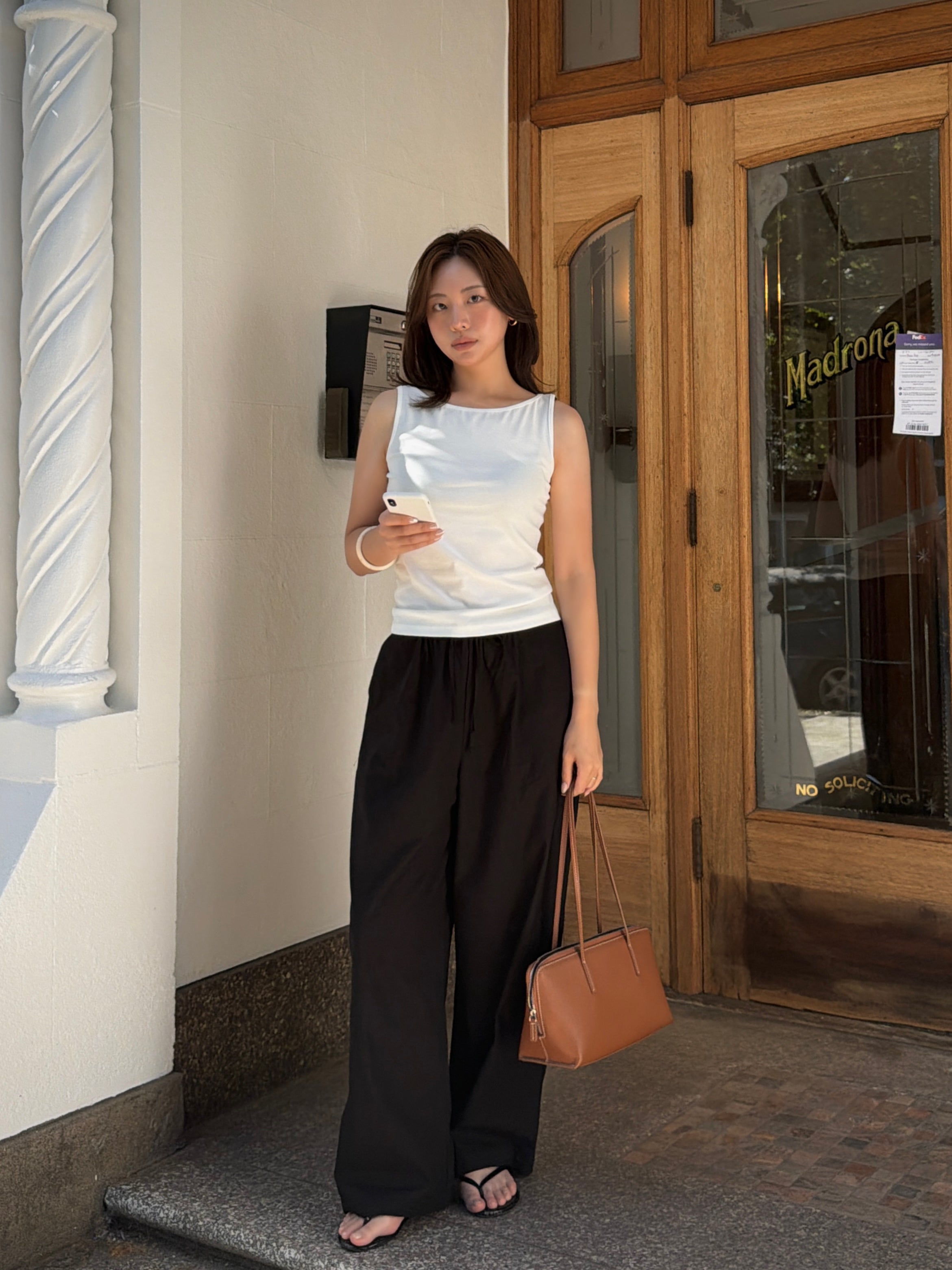 BOAT-NECKLINE SLEEVELESS