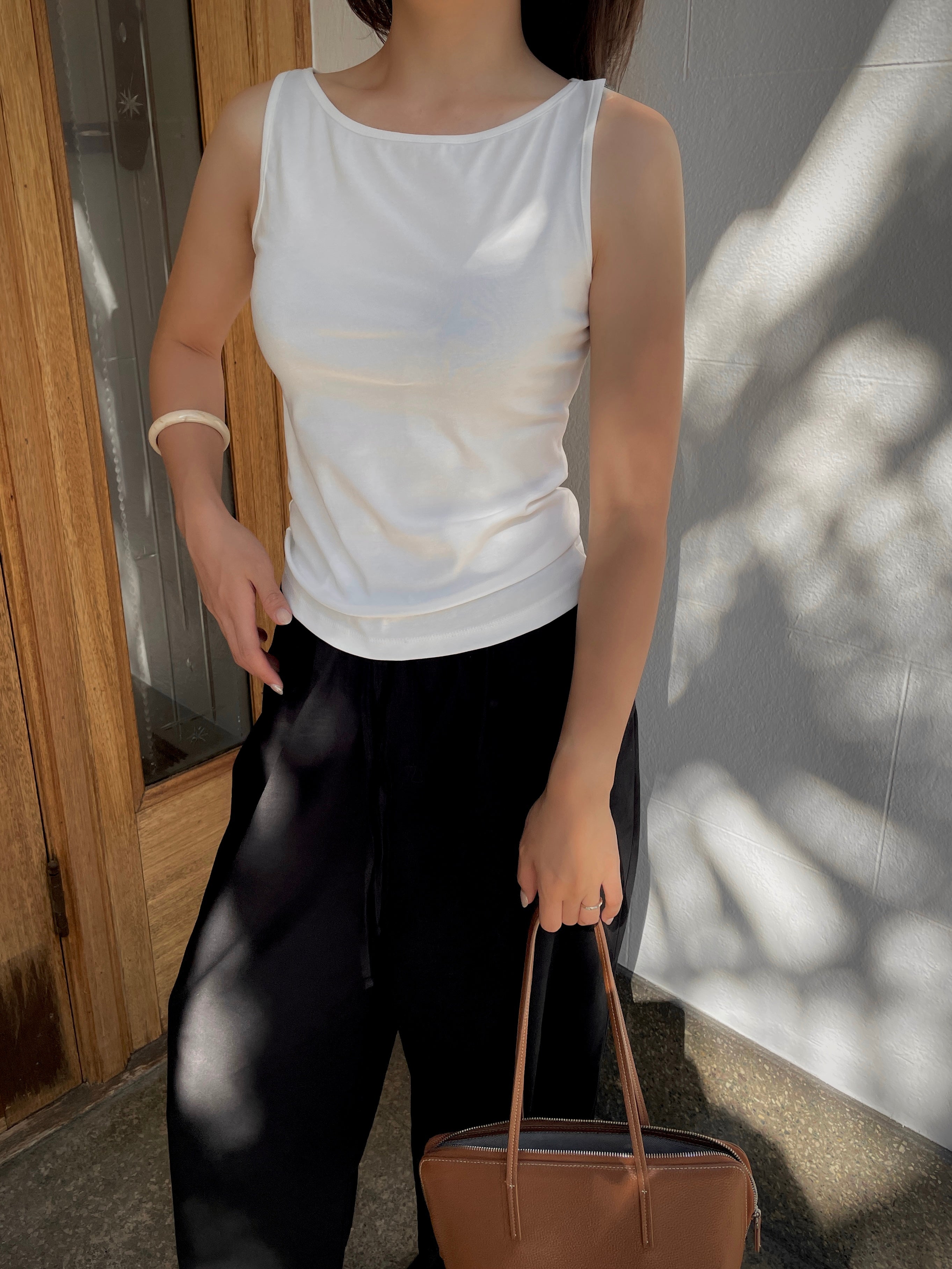 BOAT-NECKLINE SLEEVELESS