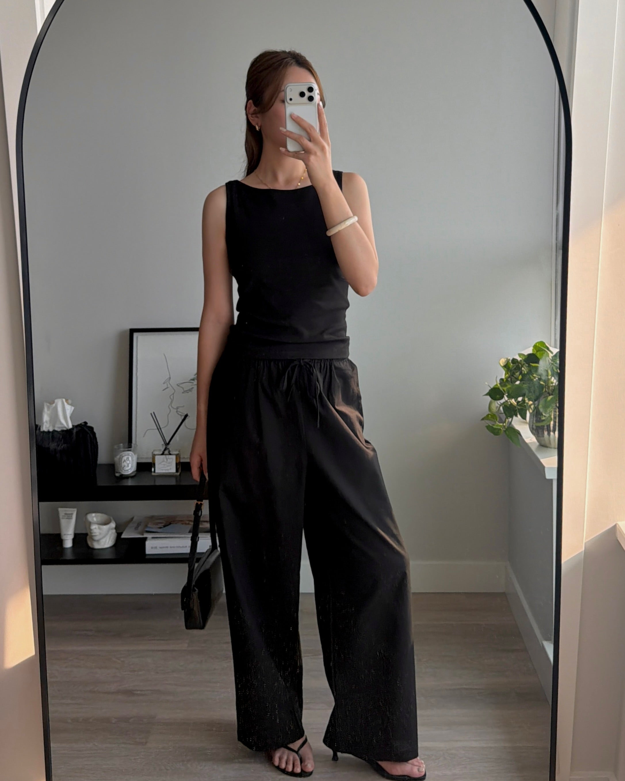 BOAT-NECKLINE SLEEVELESS