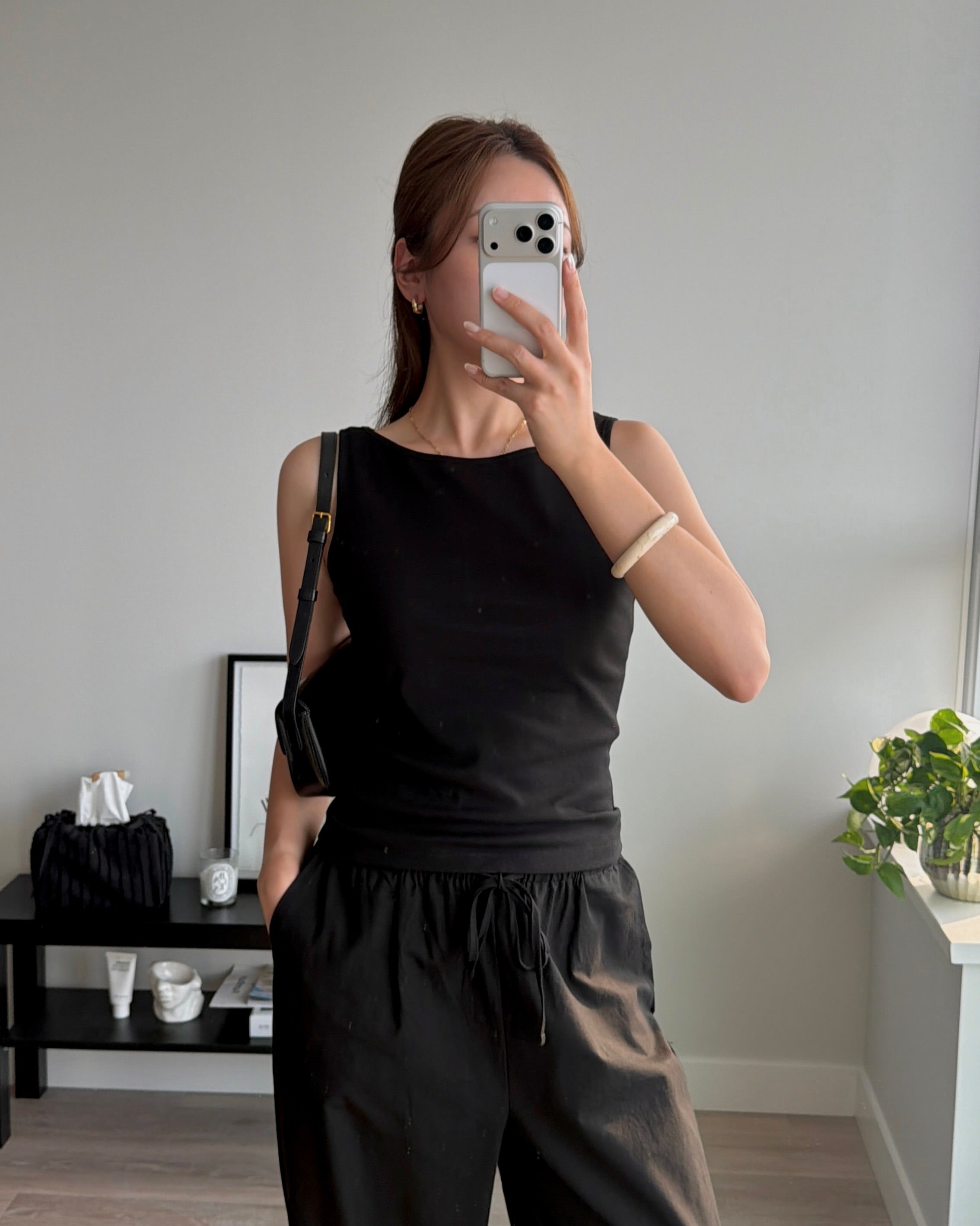 BOAT-NECKLINE SLEEVELESS