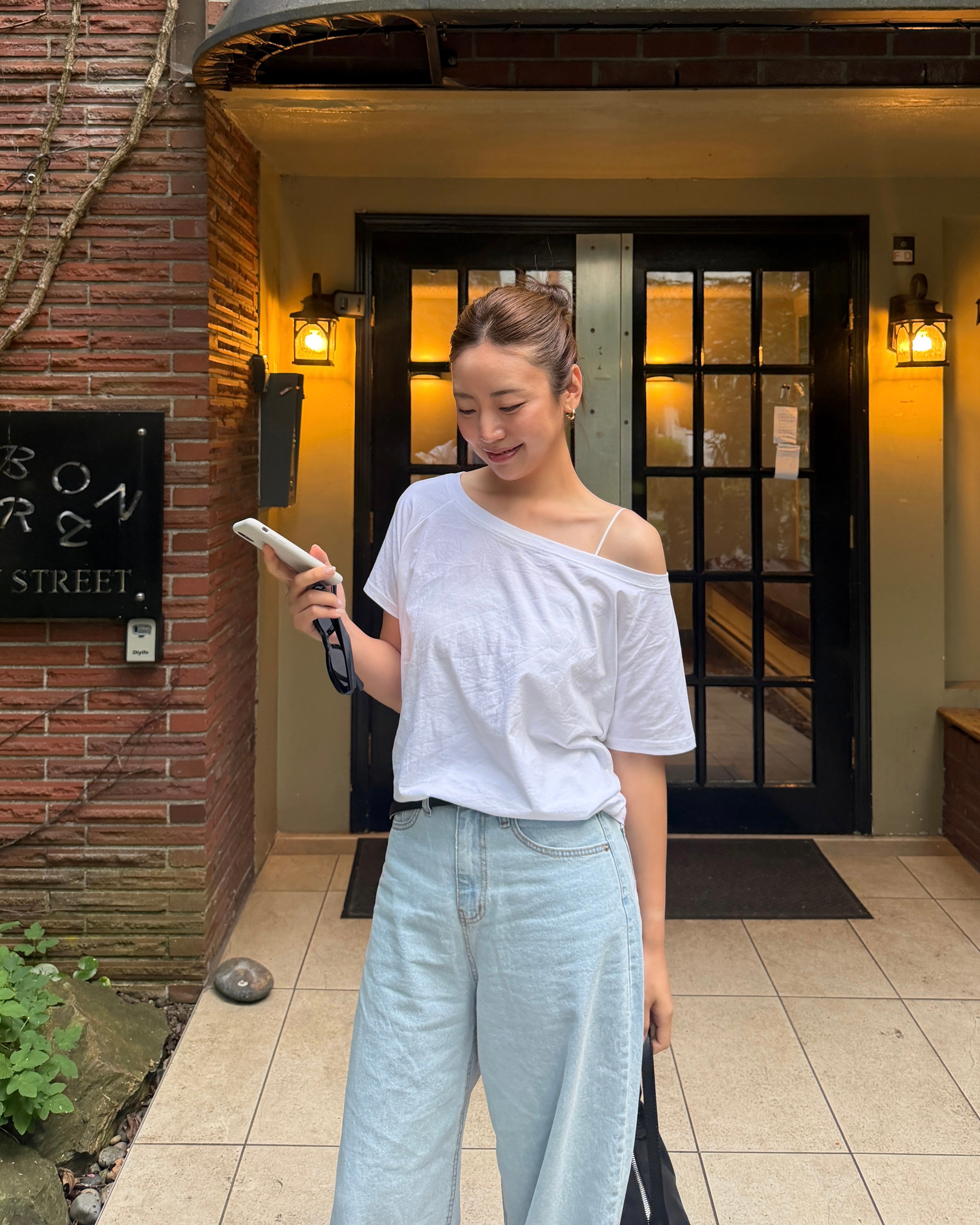 LOOSE-FIT OFF SHOULDER T-SHIRT