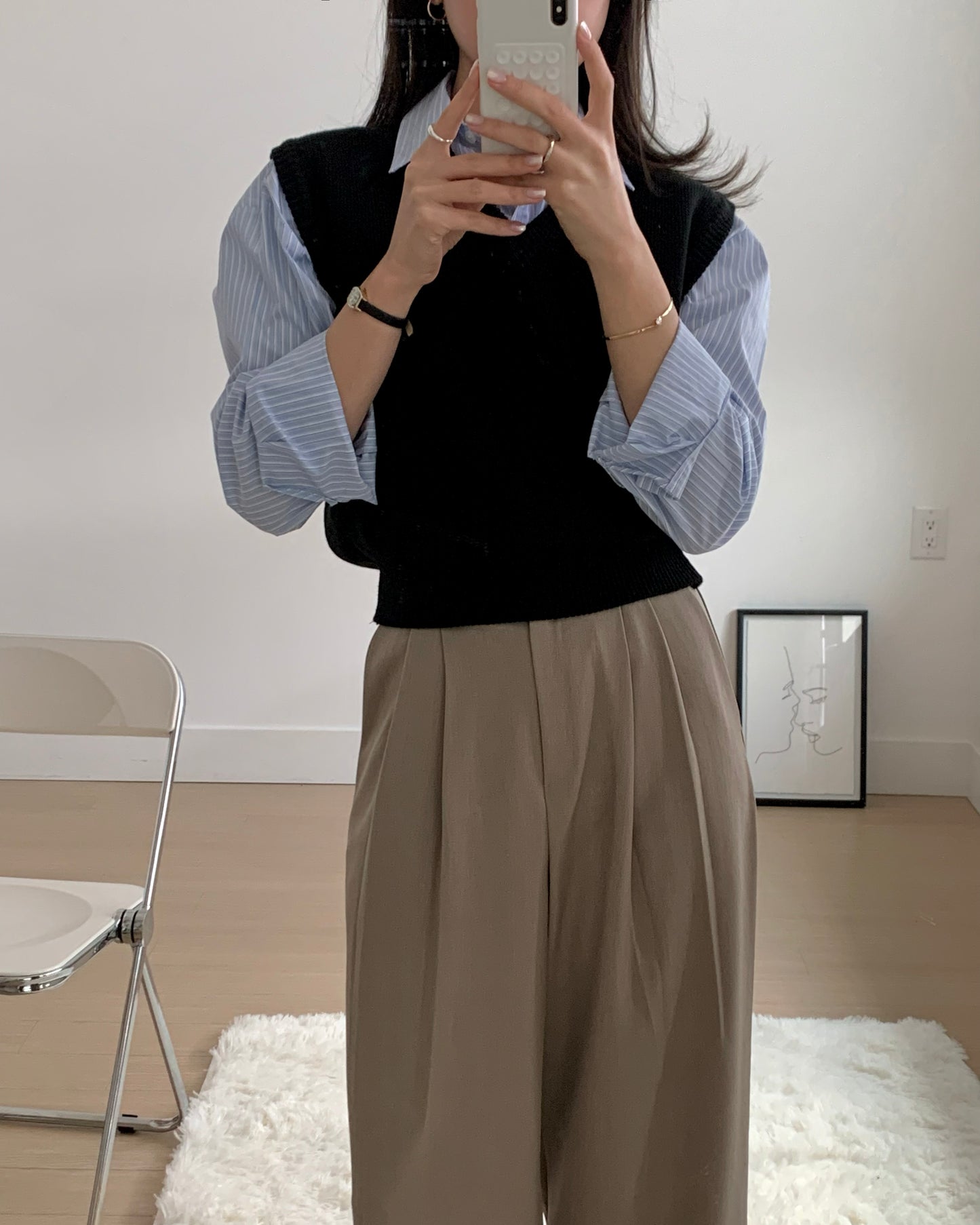 V-neckline knit vest - Black