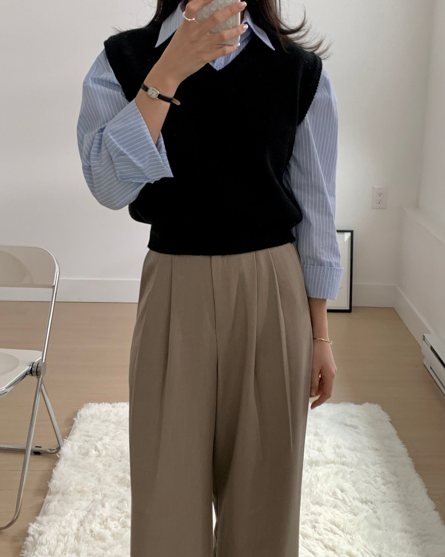 V-neckline knit vest - Black