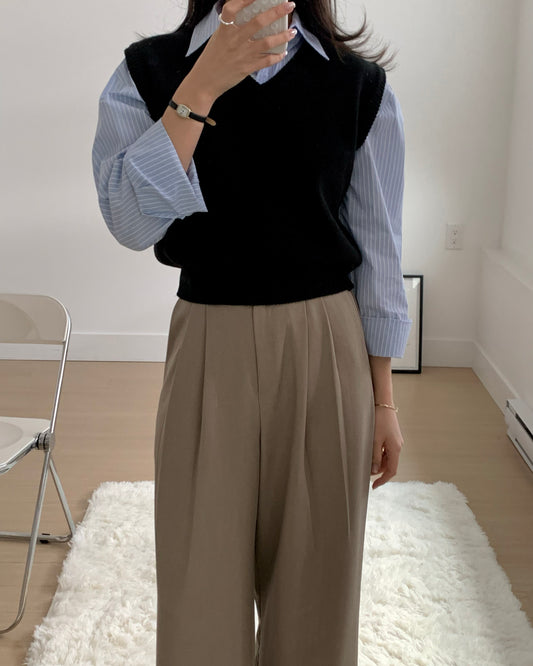V-neckline knit vest - Black