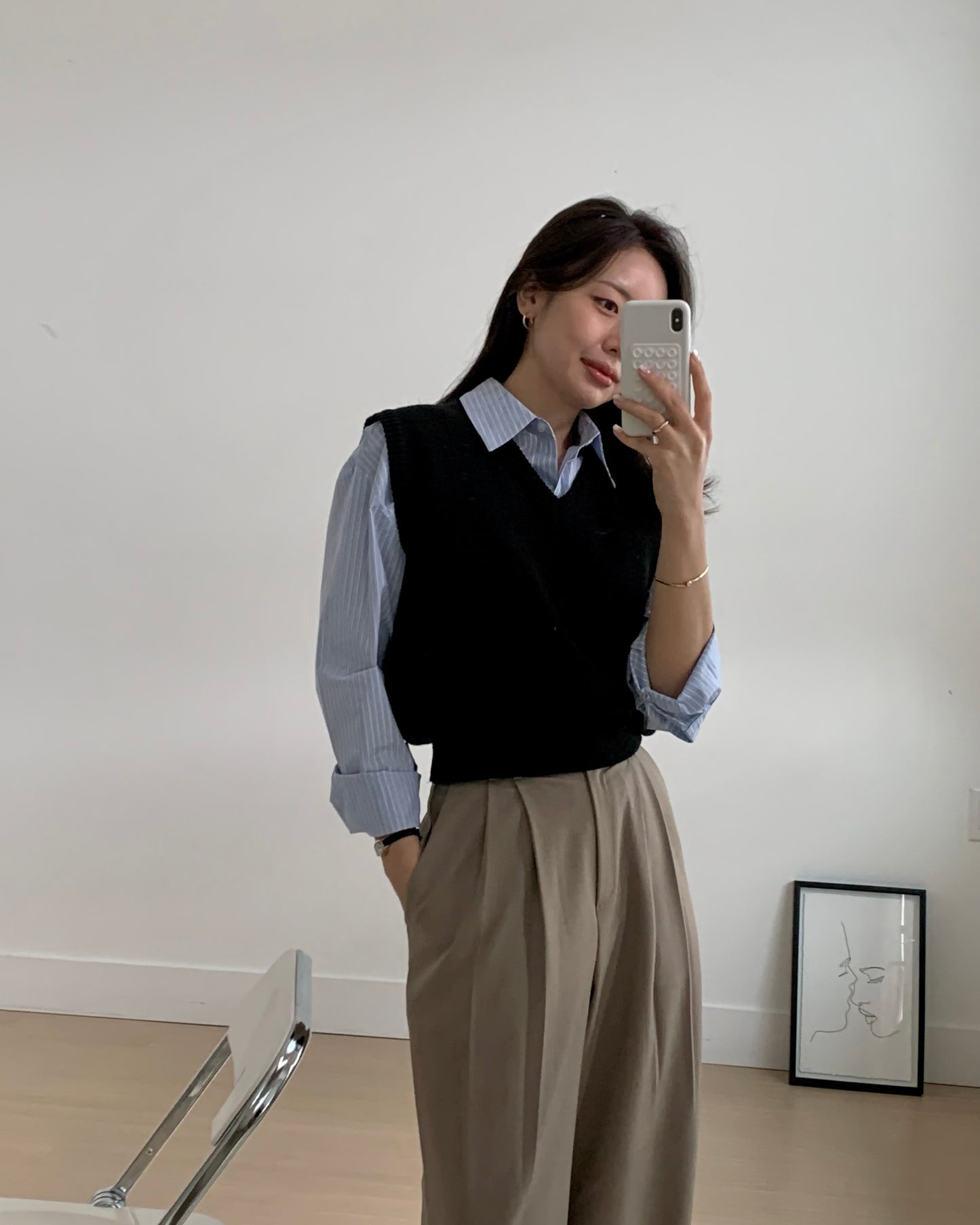 V-neckline knit vest - Black