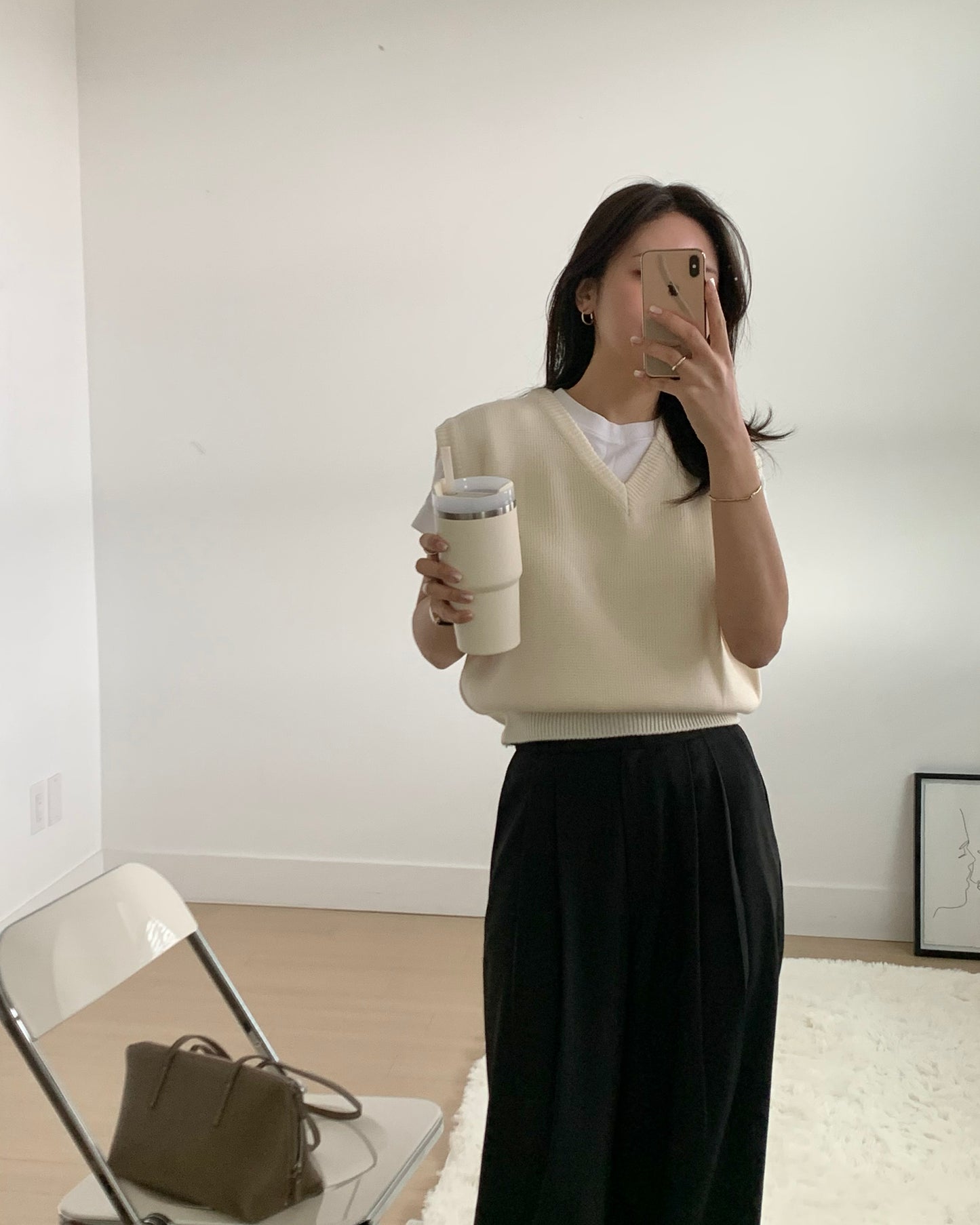 V-neckline knit vest - Ivory