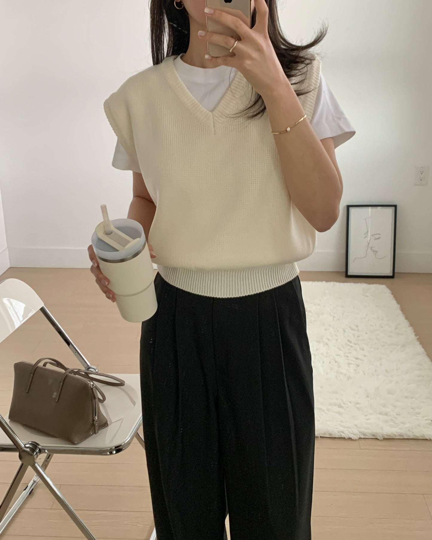 V-neckline knit vest - Ivory