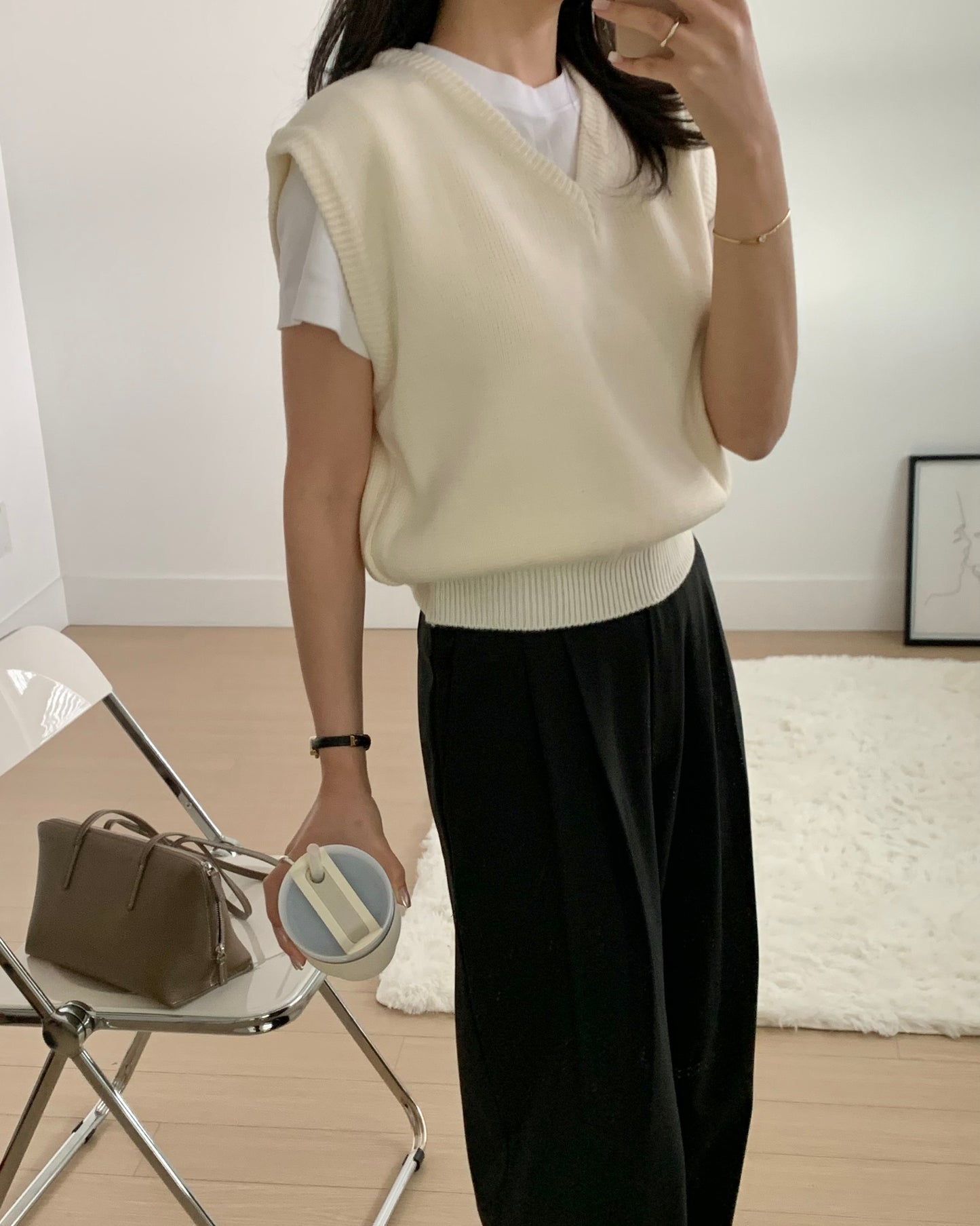 V-neckline knit vest - Ivory