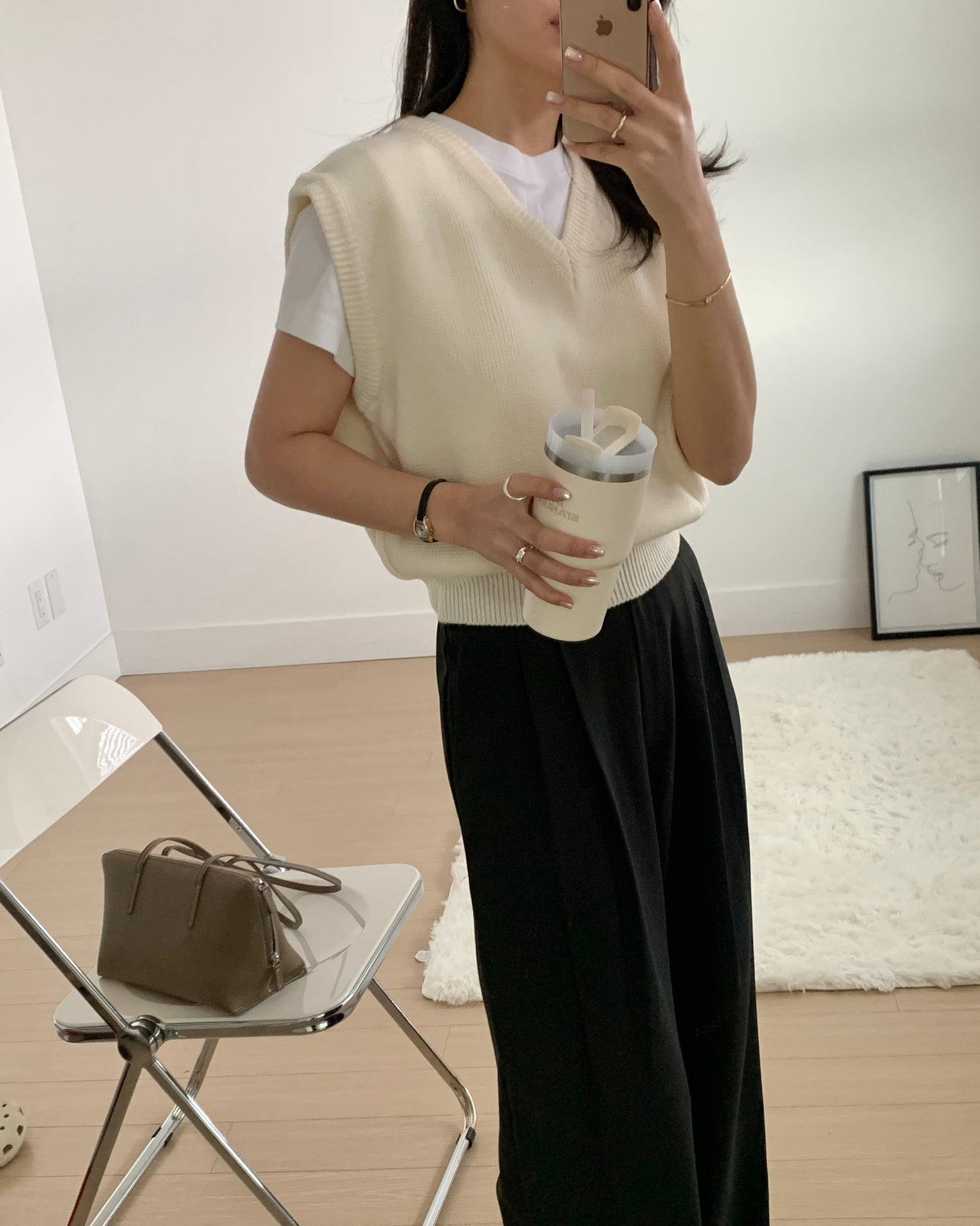 V-neckline knit vest - Ivory