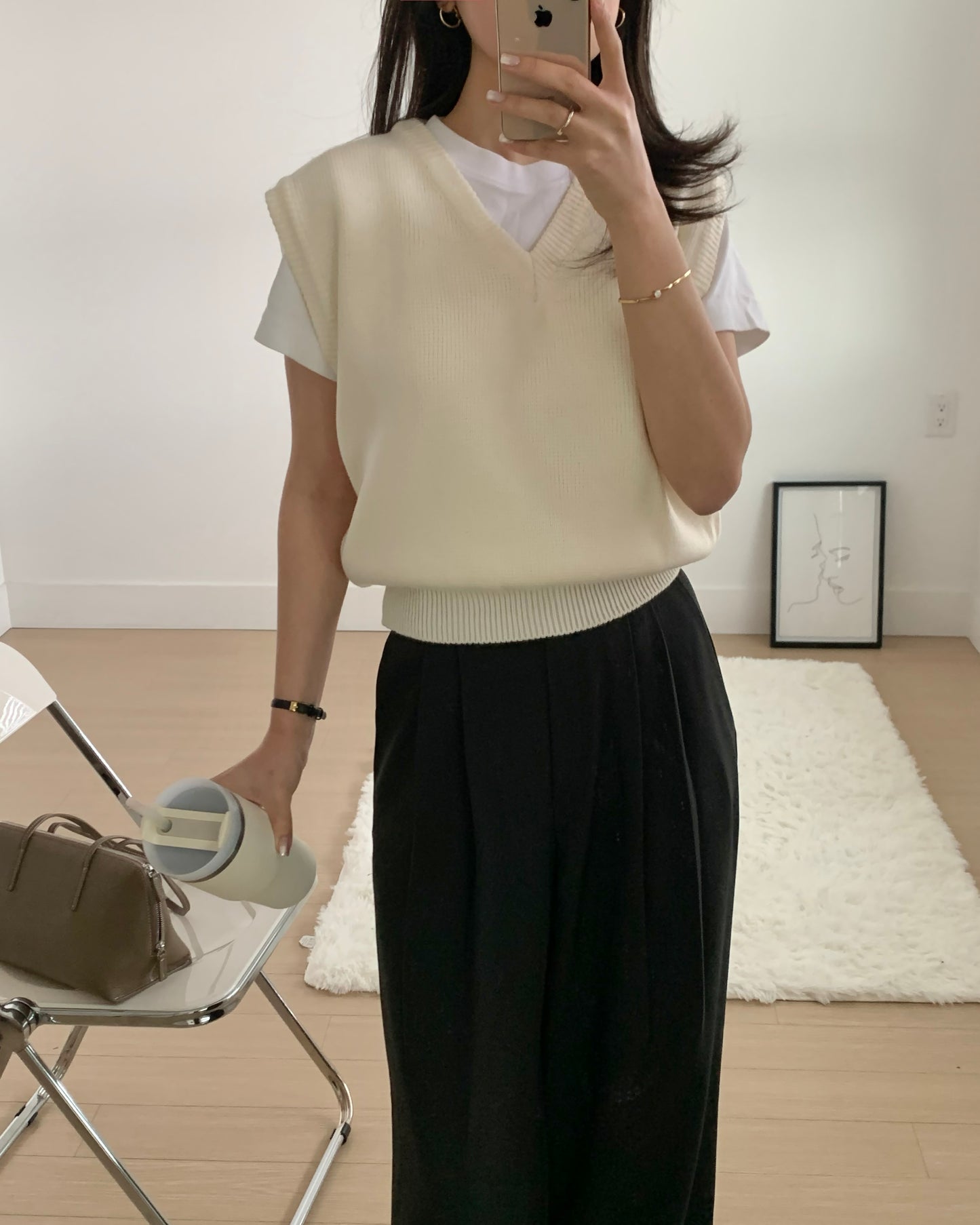 V-neckline knit vest - Ivory