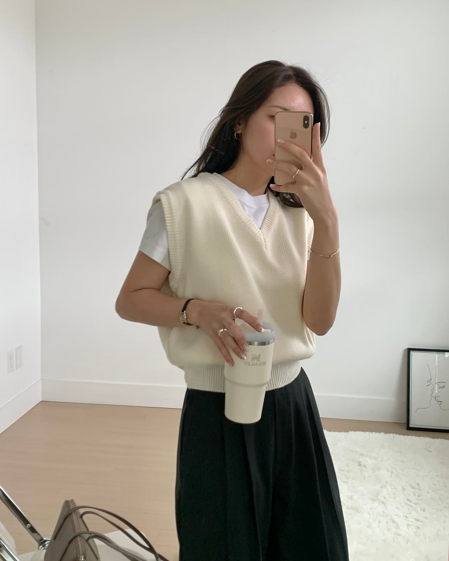 V-neckline knit vest - Ivory