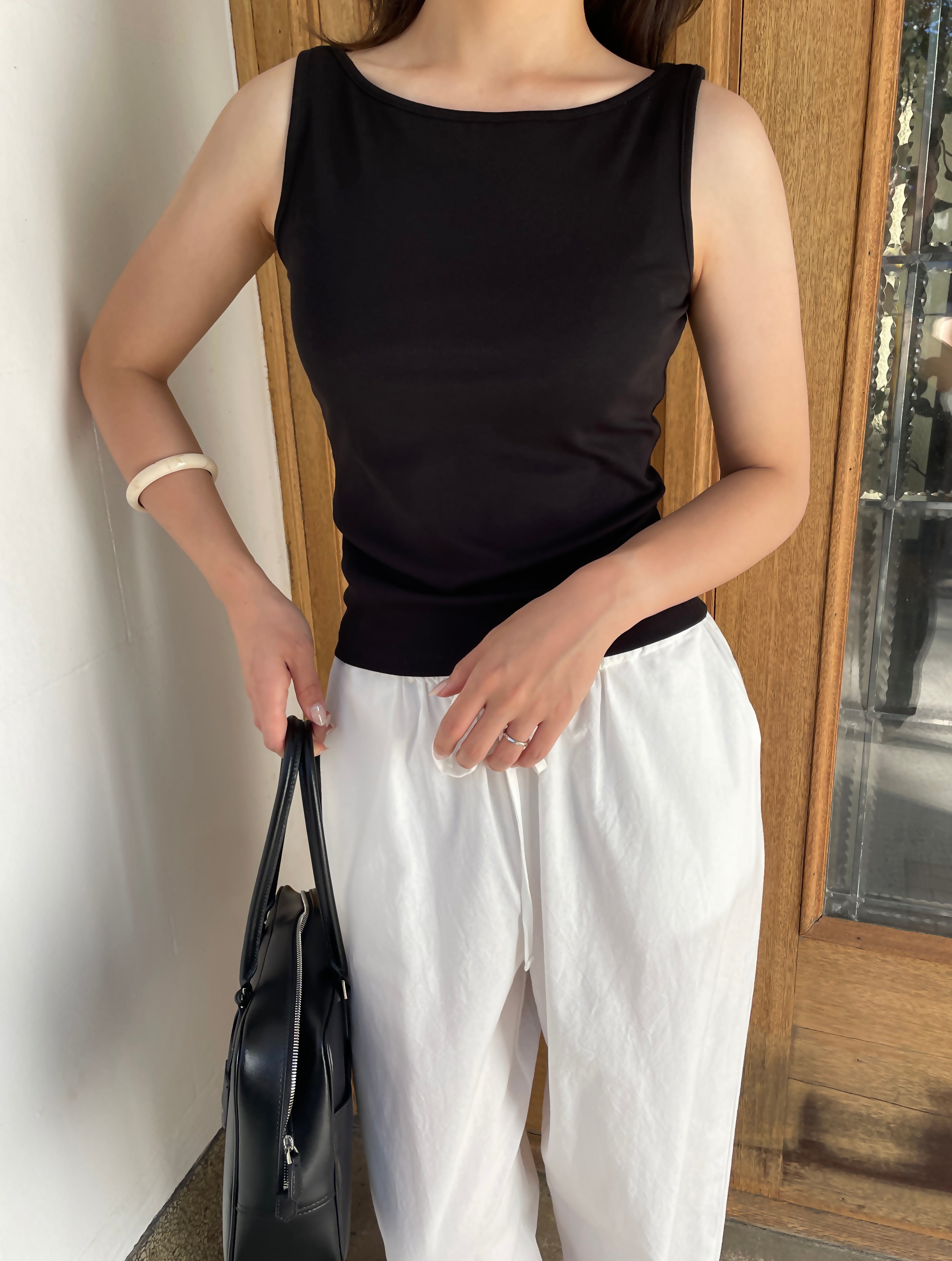 BOAT-NECKLINE SLEEVELESS
