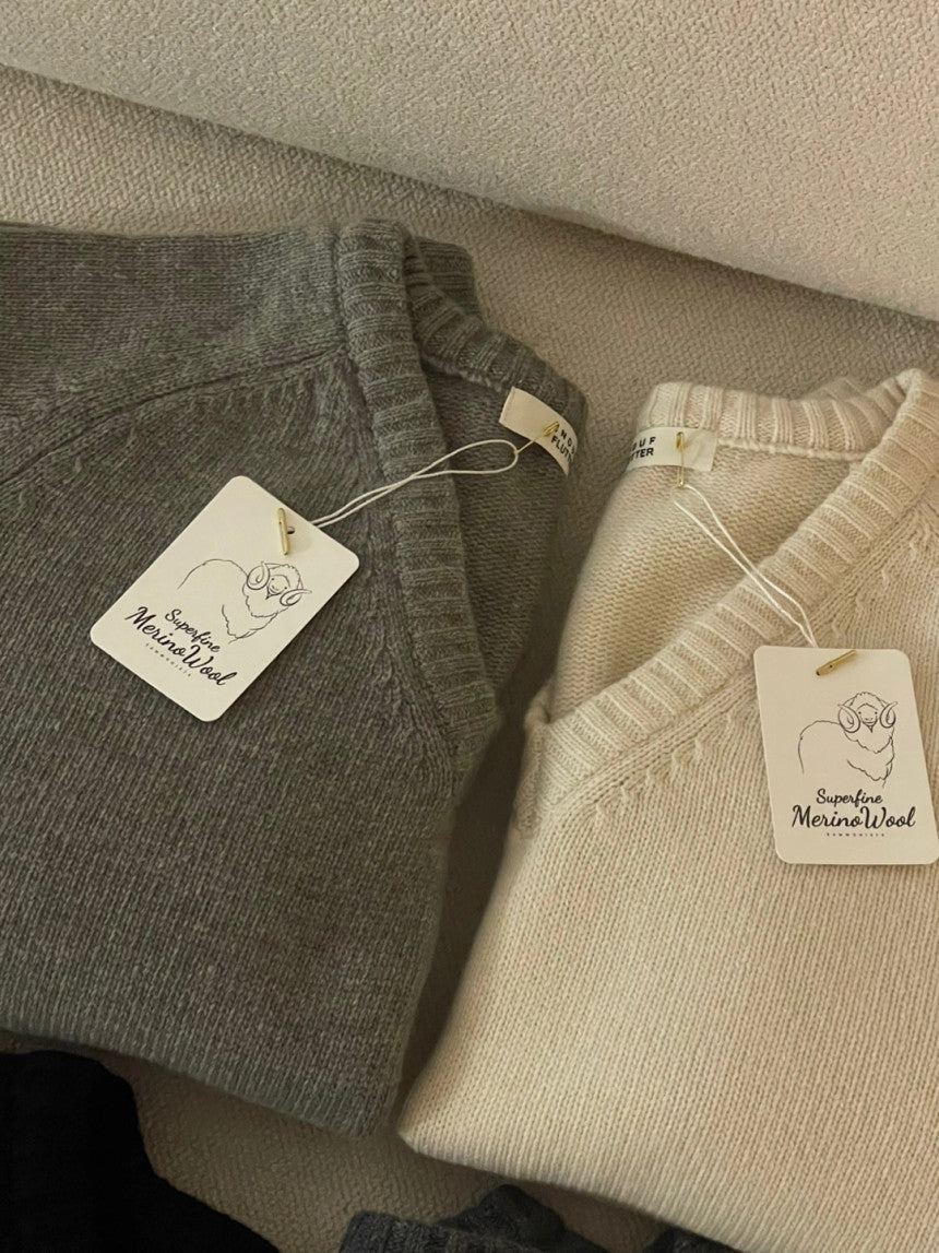 100% MERINO WOOL V-NECKLINE SWEATER