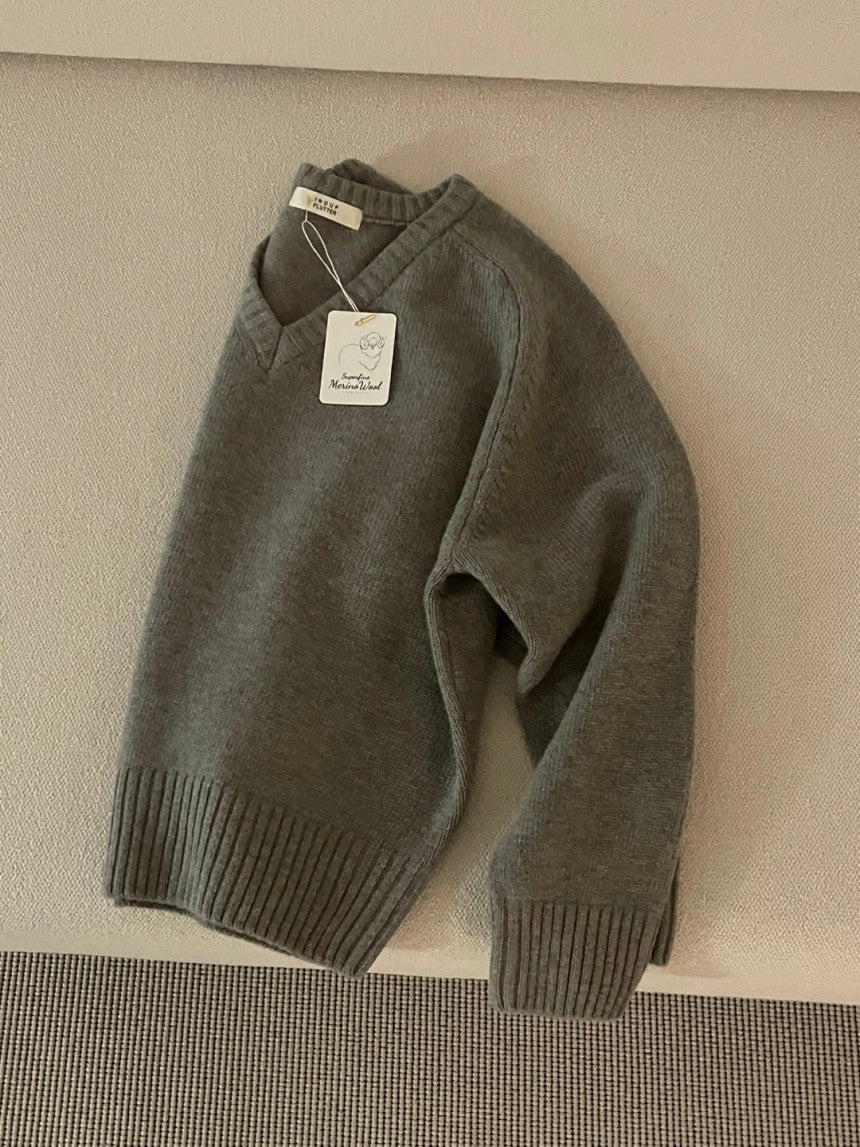100% MERINO WOOL V-NECKLINE SWEATER