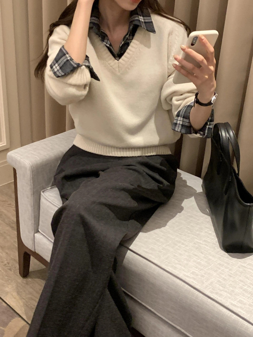 100% MERINO WOOL V-NECKLINE SWEATER