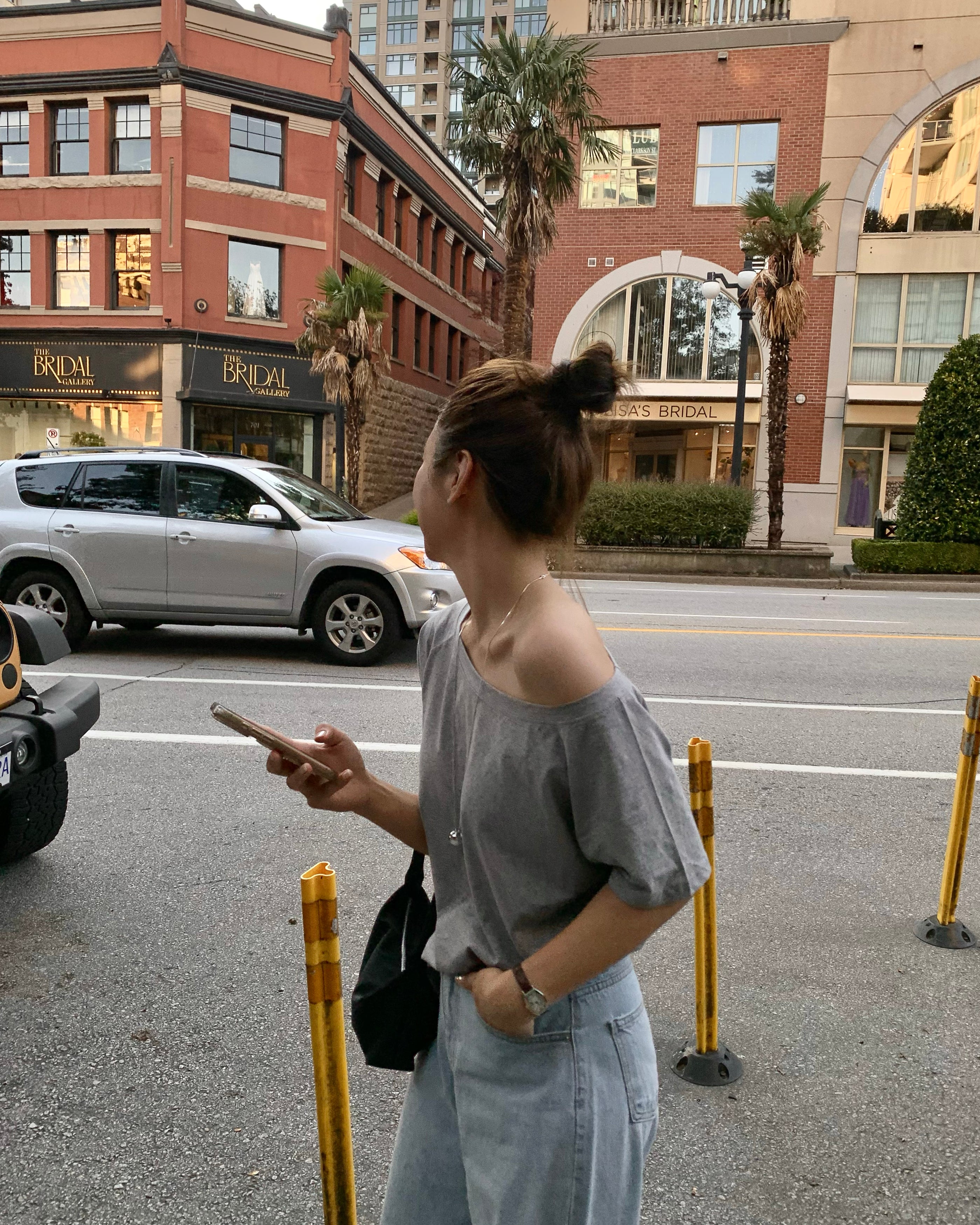 LOOSE-FIT OFF SHOULDER T-SHIRT