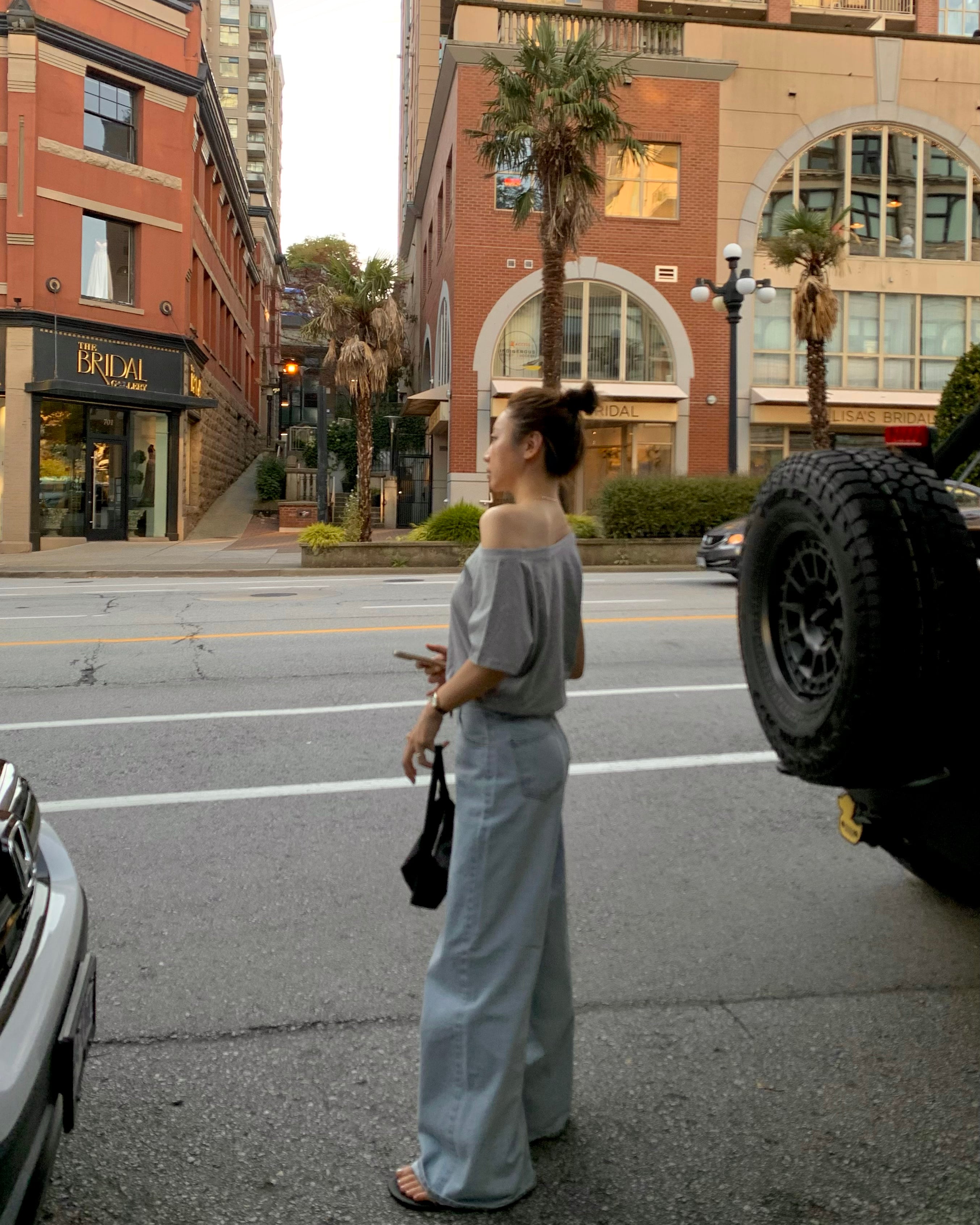 LOOSE-FIT OFF SHOULDER T-SHIRT