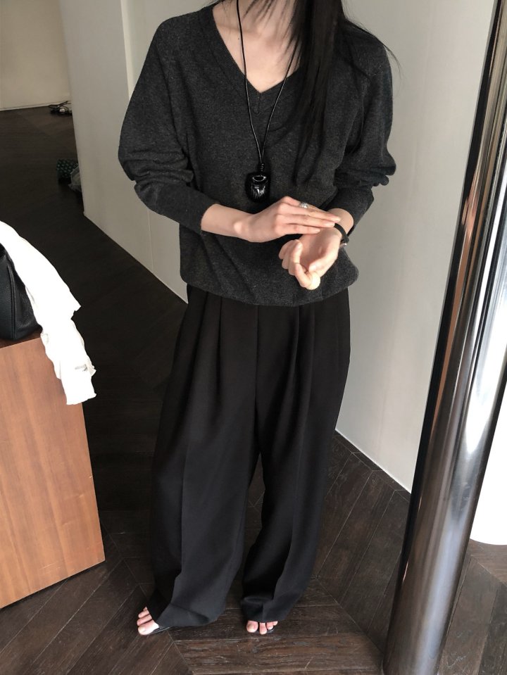 Cashmere V-neckline Knit